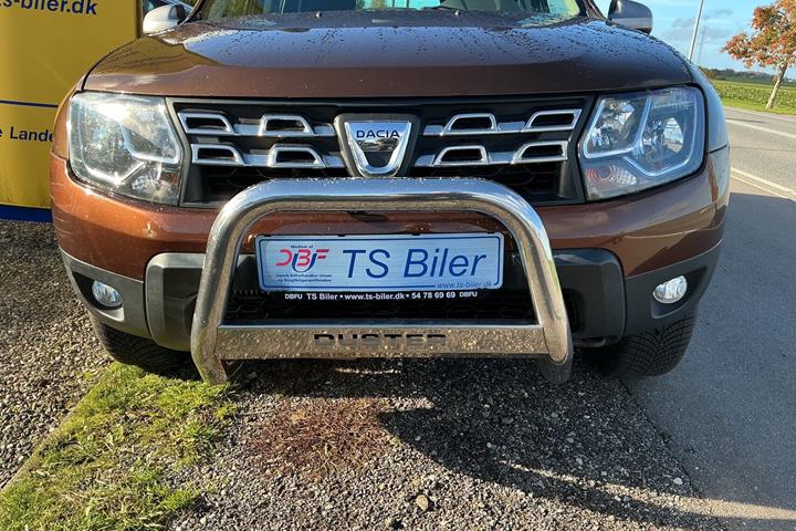 Brun Dacia Duster fra 2015