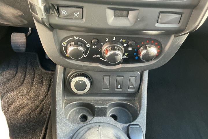 Brun Dacia Duster fra 2015
