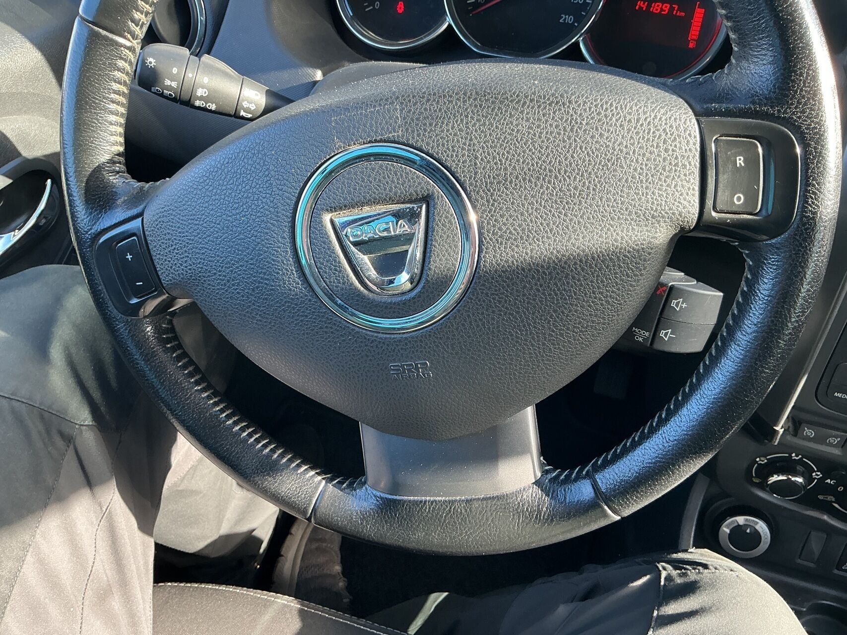 Brun Dacia Duster fra 2015