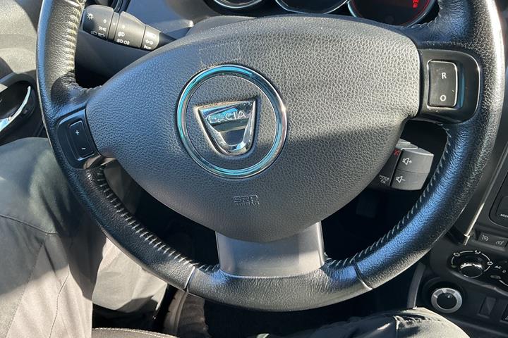 Brun Dacia Duster fra 2015