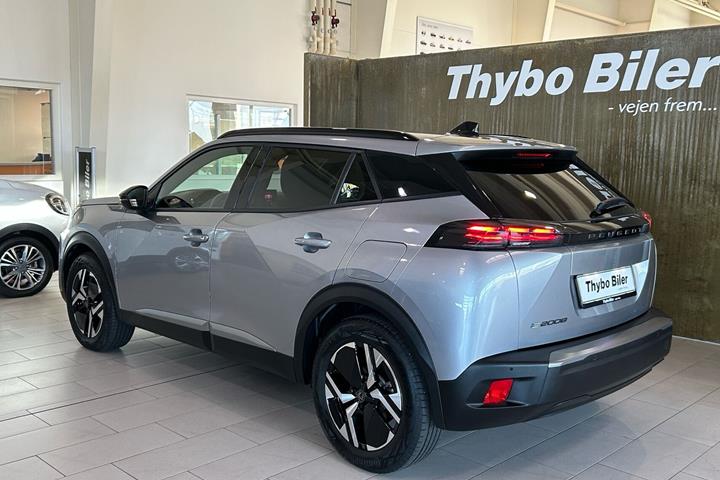 Grå Peugeot e-2008 fra 2025