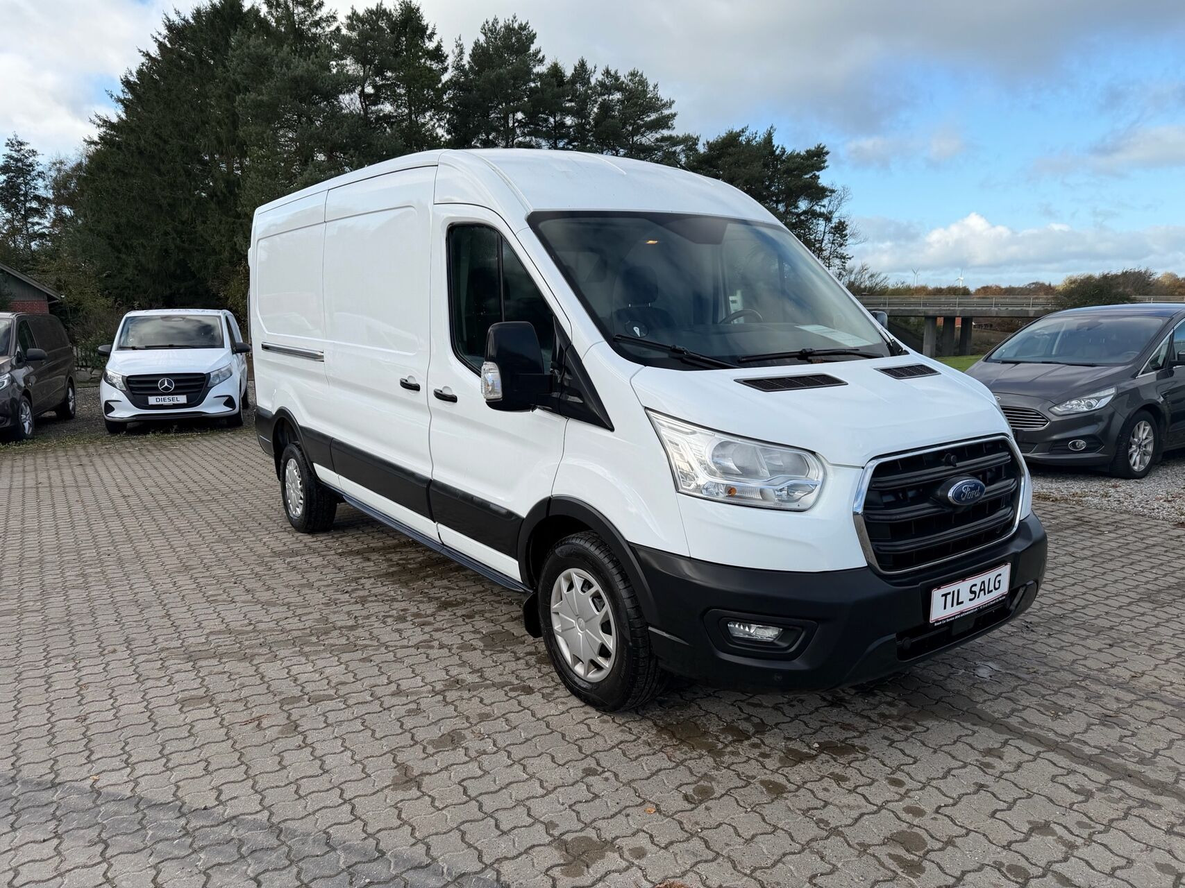Hvid Ford Transit fra 2020