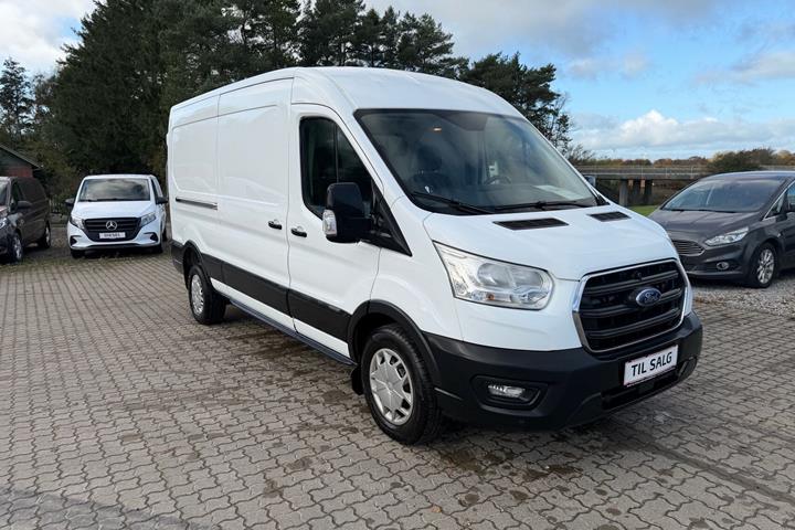 Hvid Ford Transit fra 2020