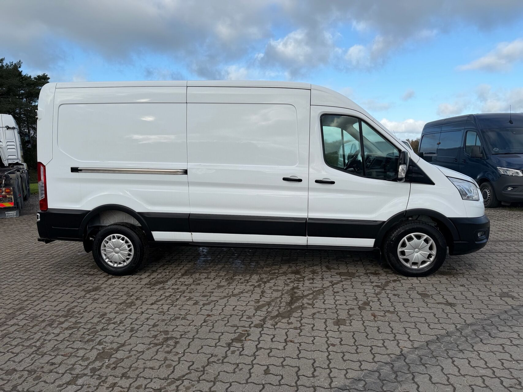 Hvid Ford Transit fra 2020