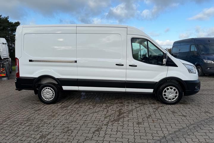 Hvid Ford Transit fra 2020