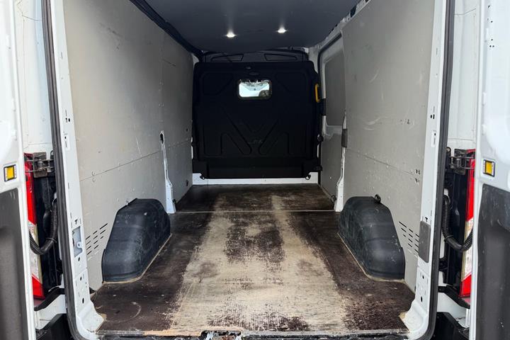 Hvid Ford Transit fra 2020