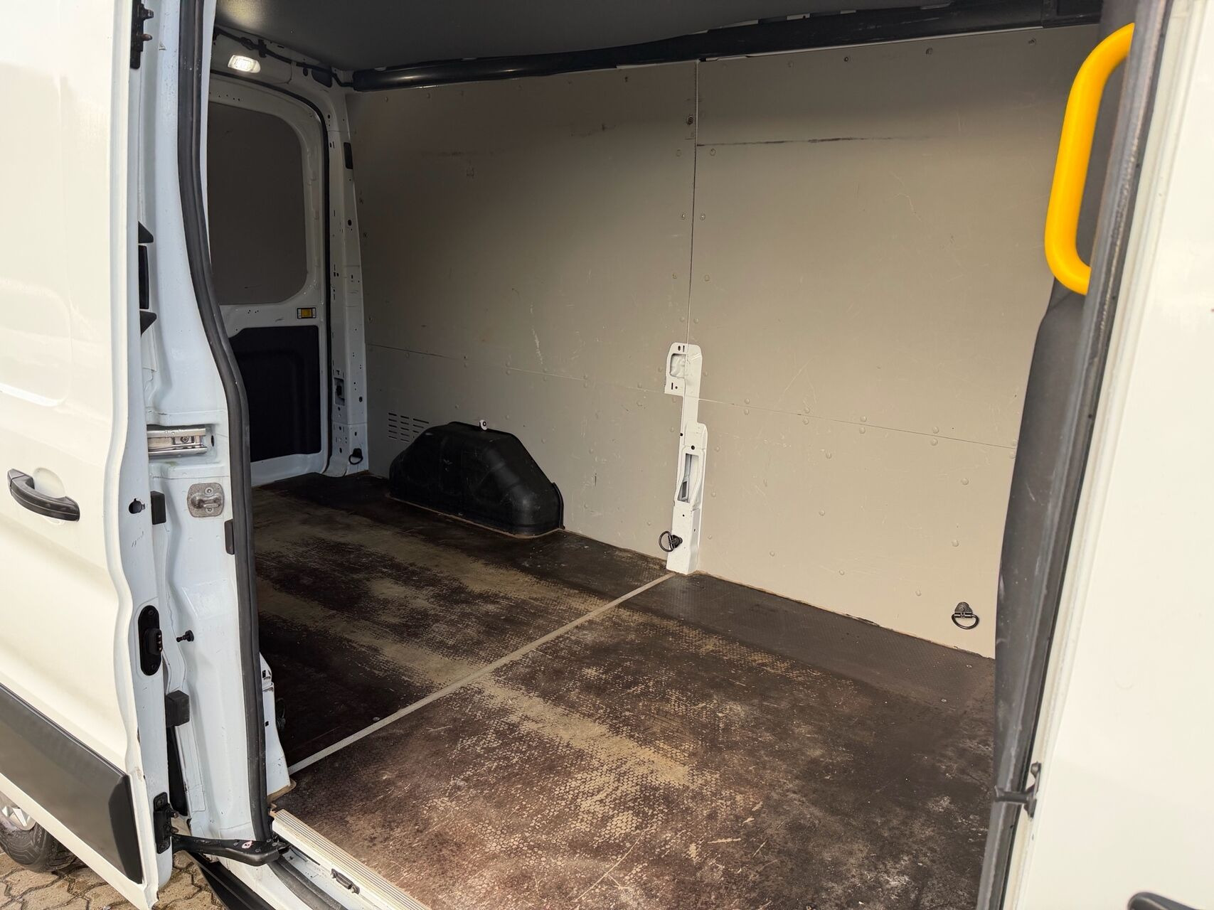 Hvid Ford Transit fra 2020