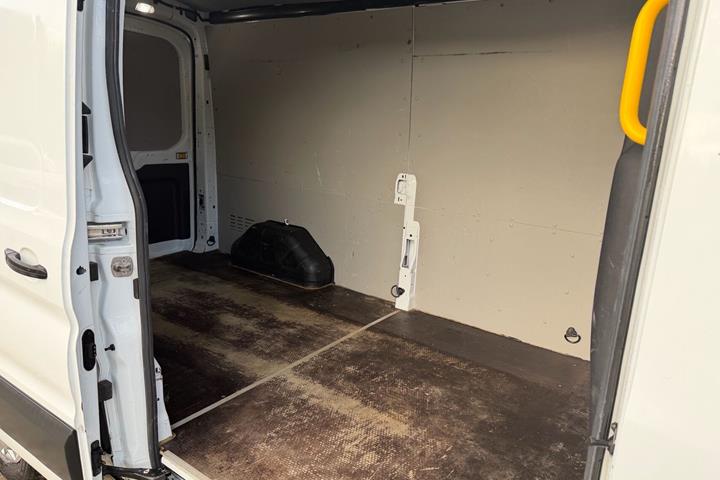 Hvid Ford Transit fra 2020