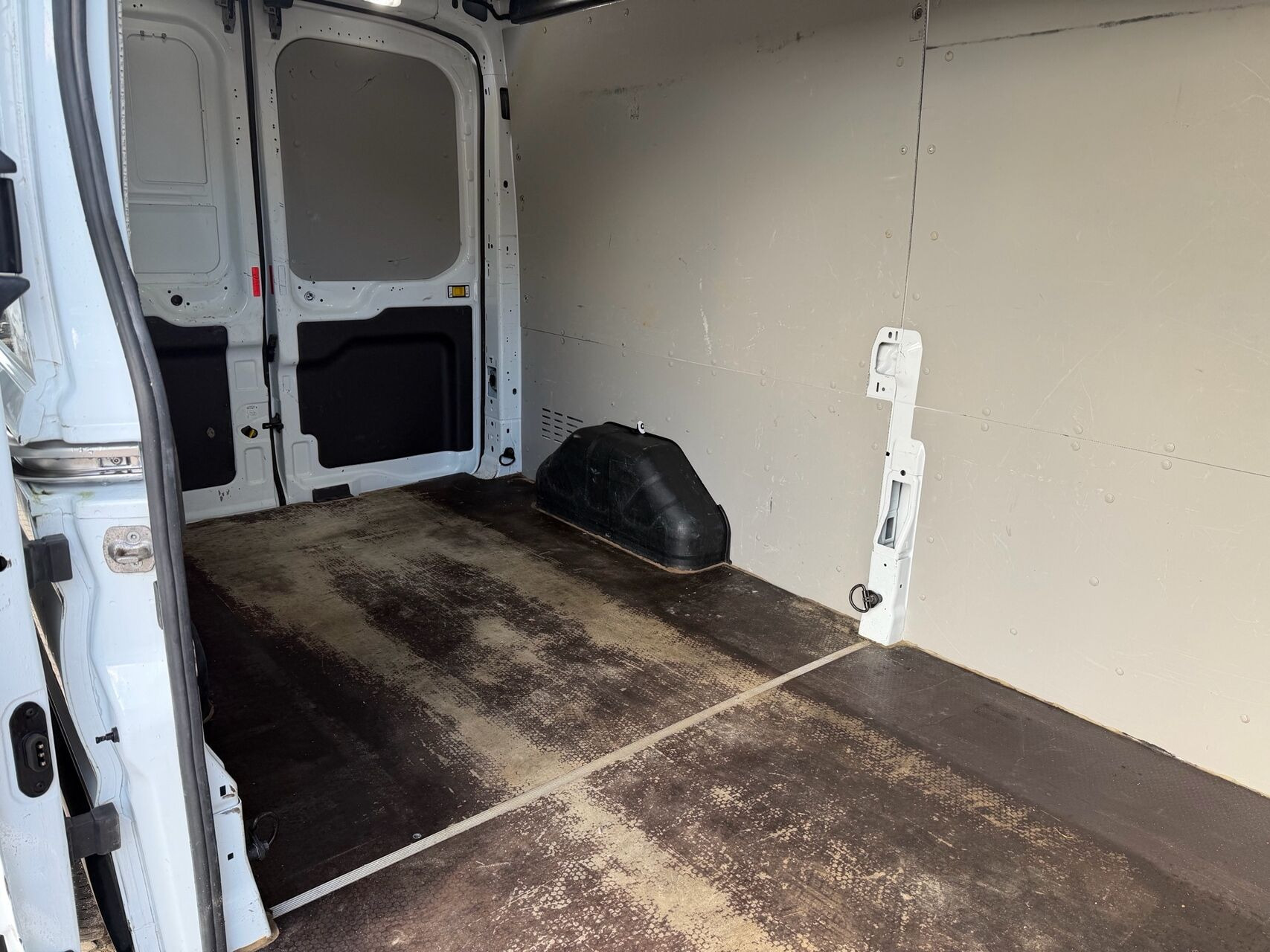 Hvid Ford Transit fra 2020