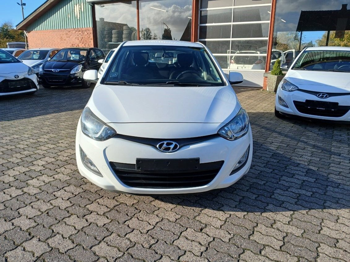 Hvid Hyundai i20 fra 2012