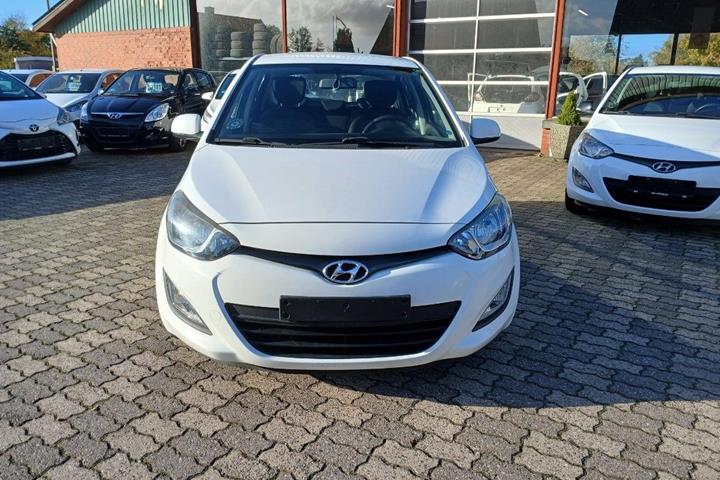 Hvid Hyundai i20 fra 2012