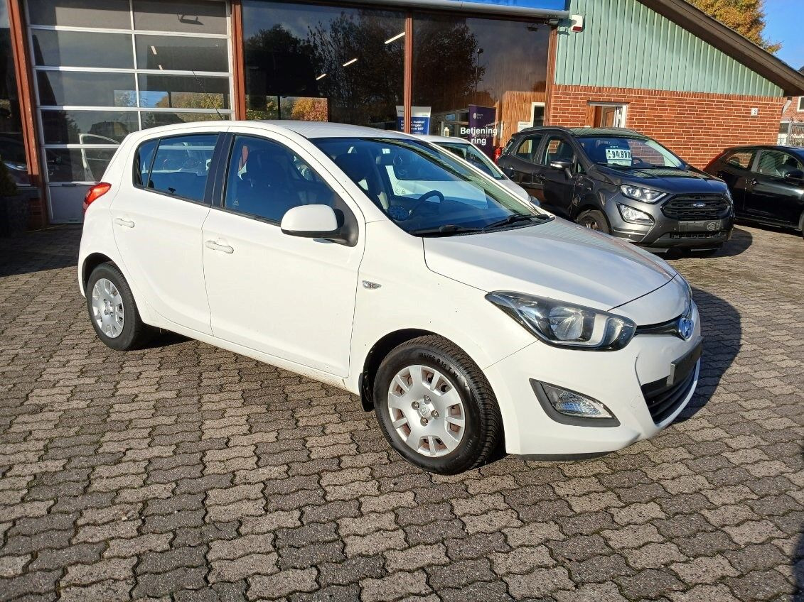 Hvid Hyundai i20 fra 2012