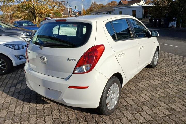 Hvid Hyundai i20 fra 2012