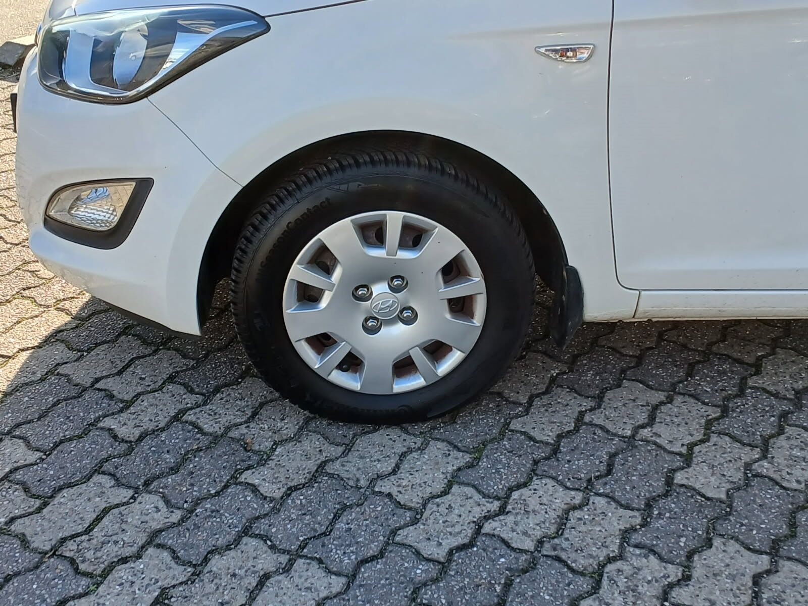 Hvid Hyundai i20 fra 2012