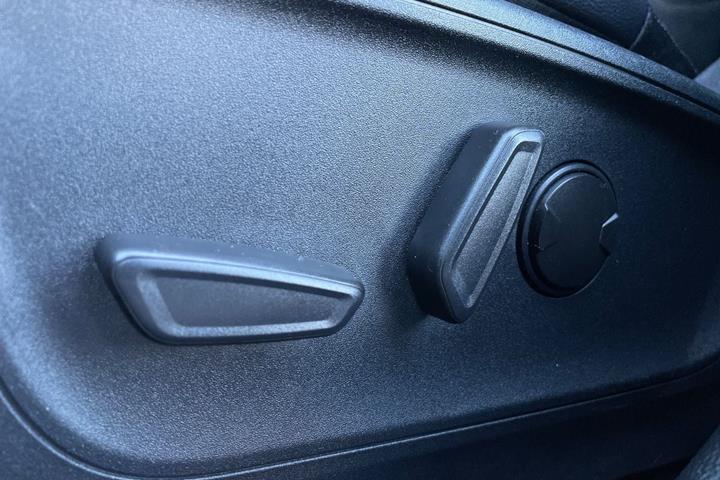 Sort Ford Kuga fra 2021