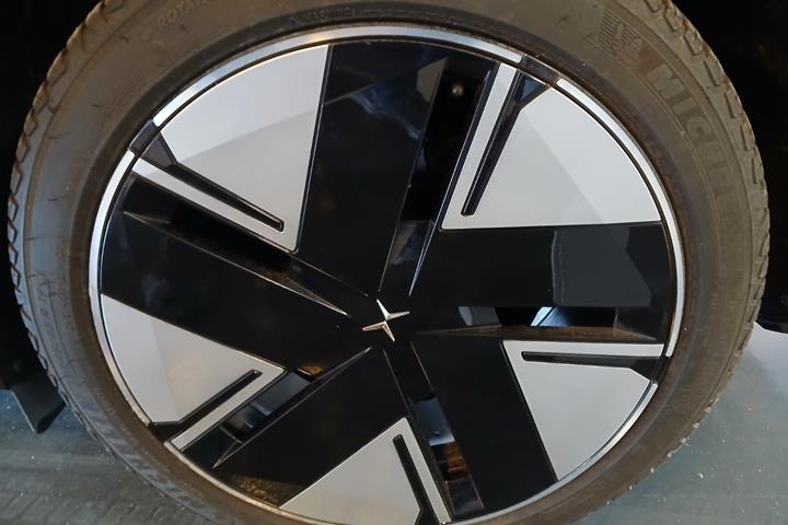 Blå Polestar 2 fra 2025