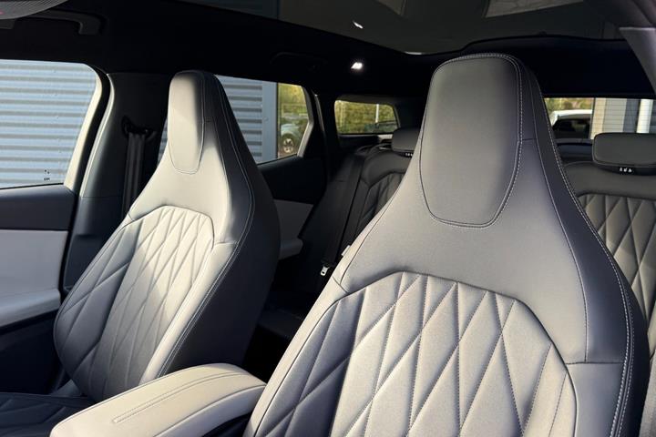Blå Ford Explorer fra 2024