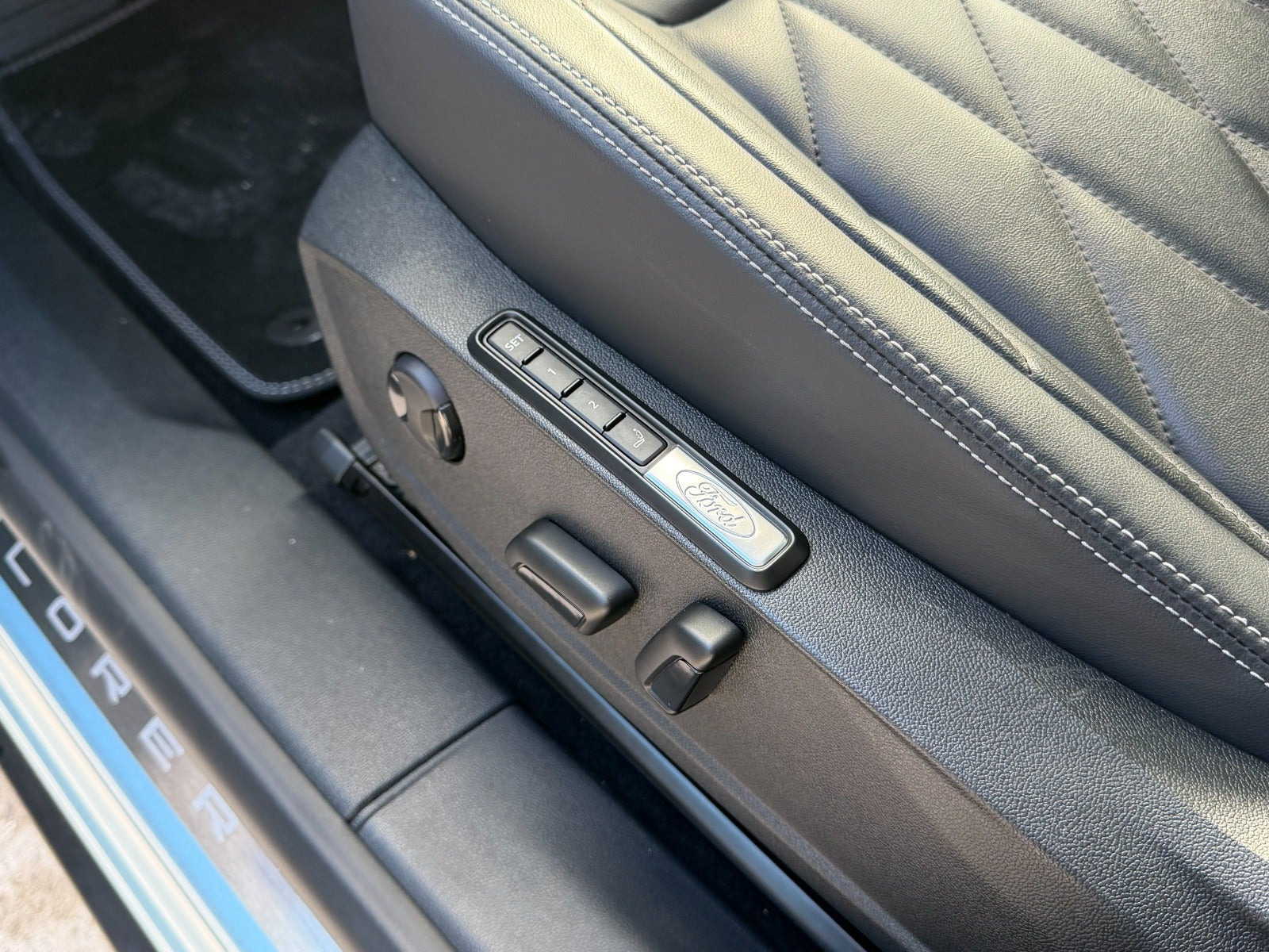 Blå Ford Explorer fra 2024