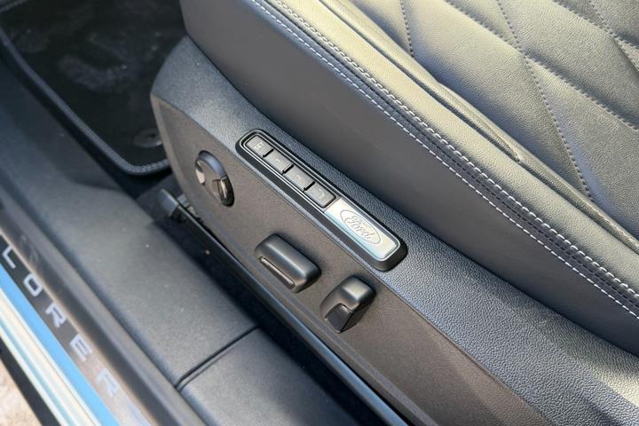 Blå Ford Explorer fra 2024