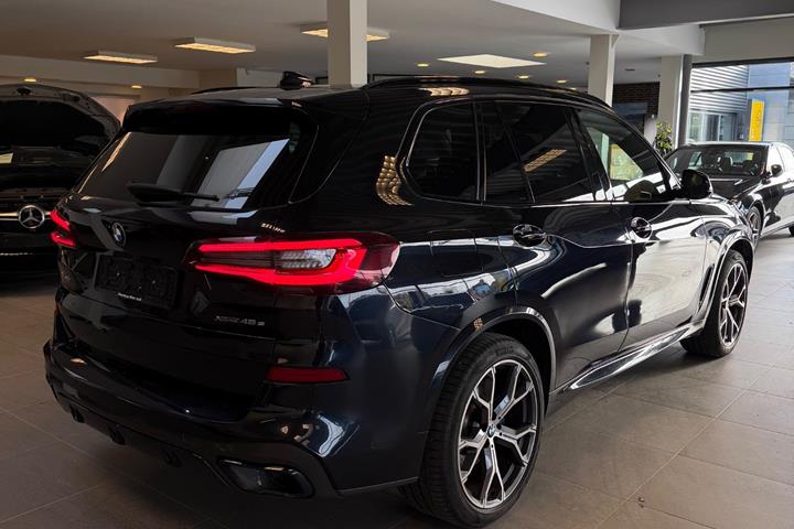 Sort BMW X5 fra 2021