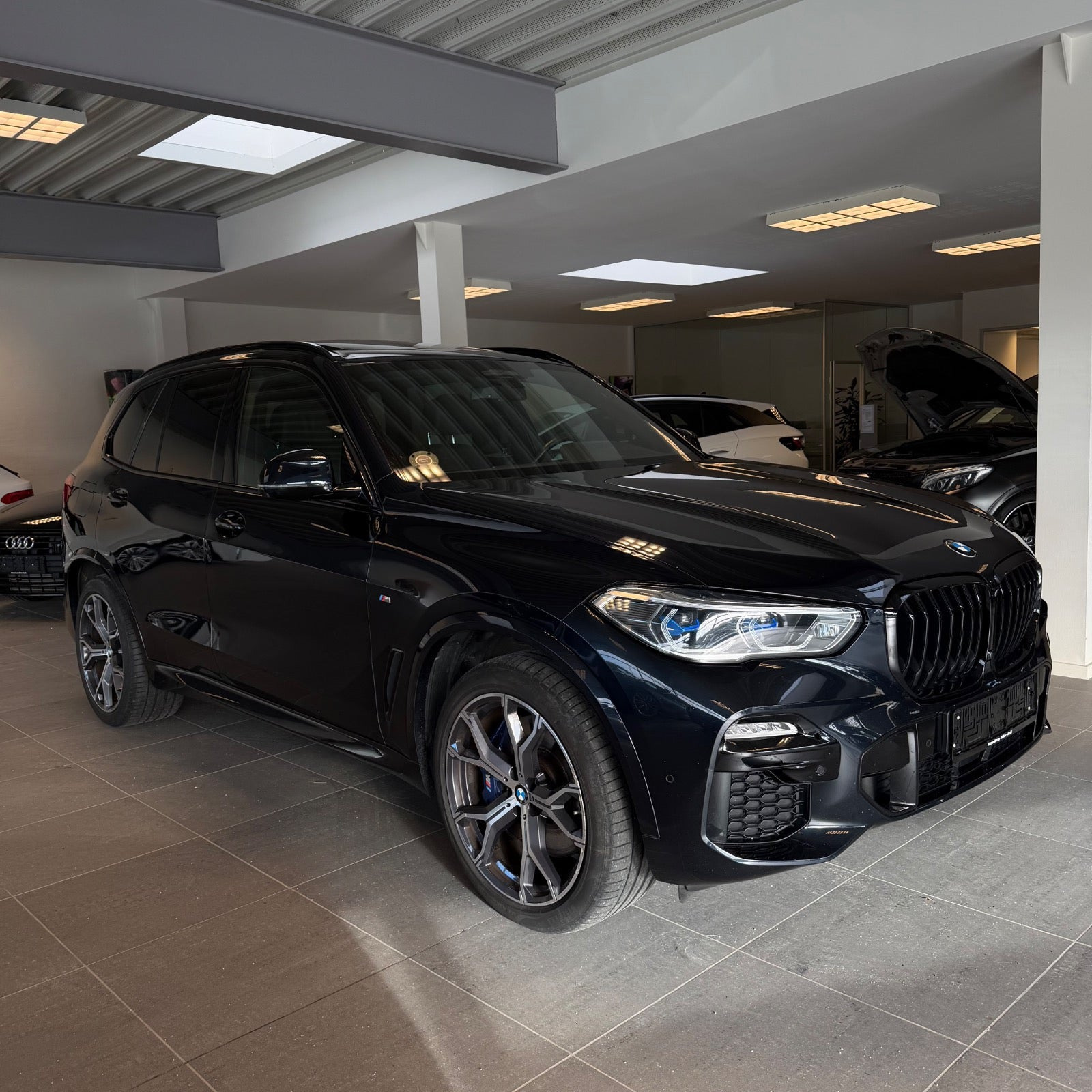 Sort BMW X5 fra 2021