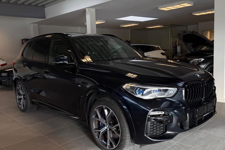 Sort BMW X5 fra 2021