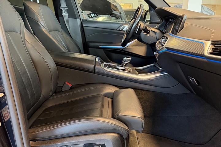 Sort BMW X5 fra 2021