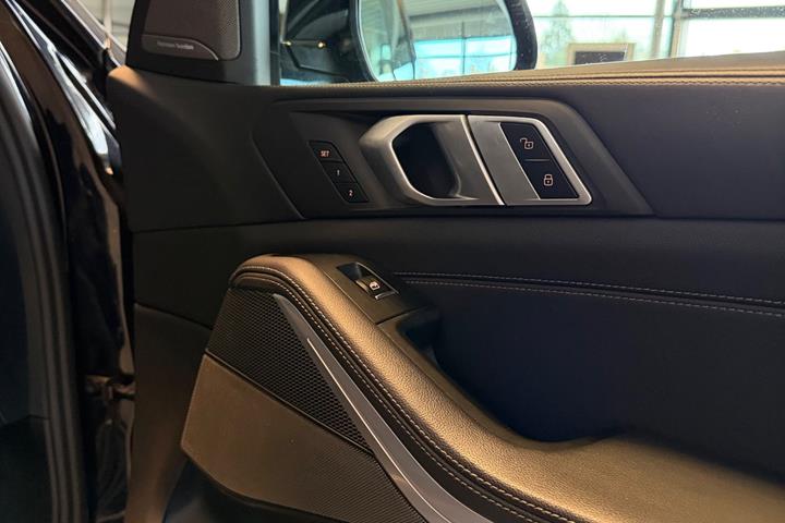 Sort BMW X5 fra 2021