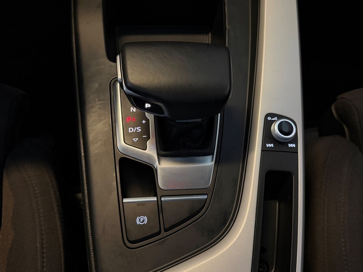 Grå Audi A4 fra 2020