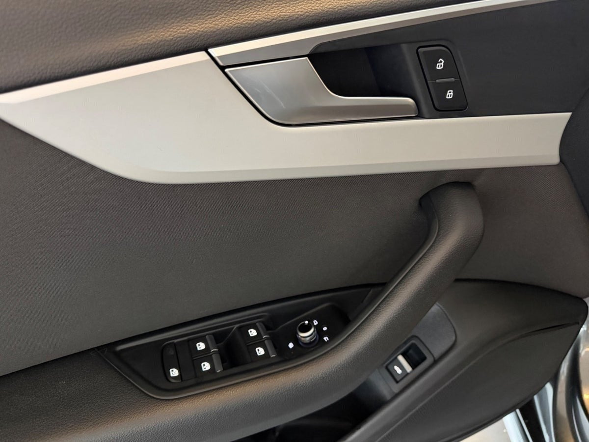 Grå Audi A4 fra 2020