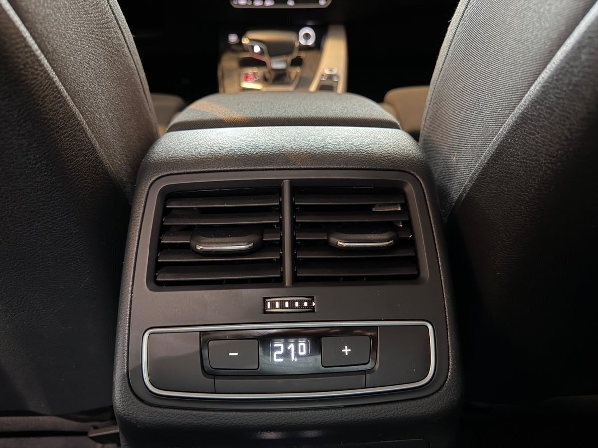 Grå Audi A4 fra 2020