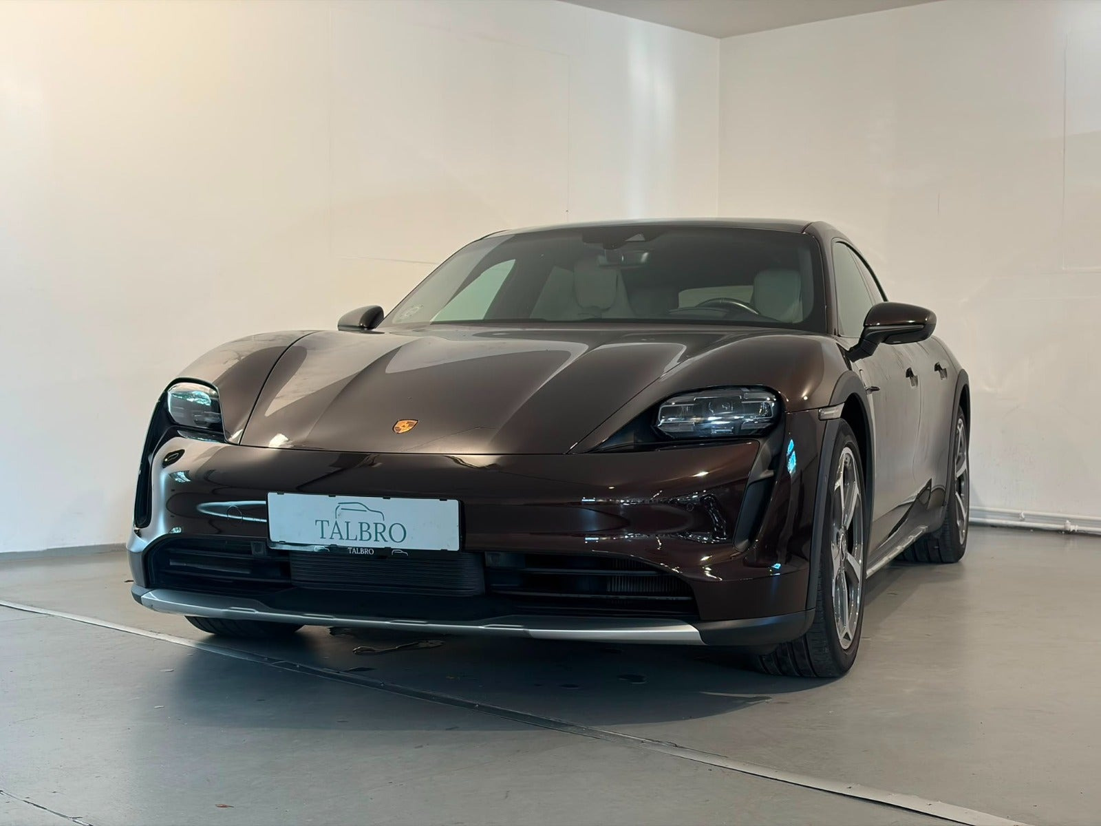 Porsche Taycan 4 Performance+ Cross Turismo