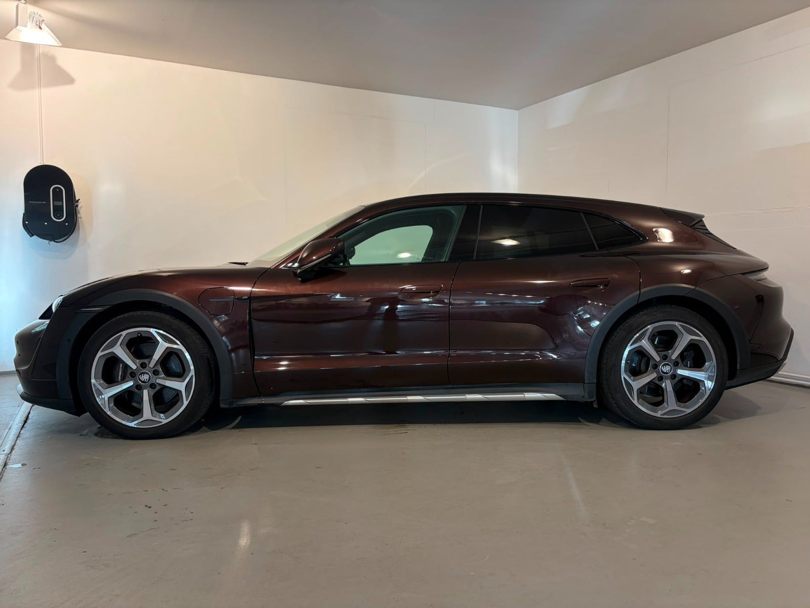 Brun Porsche Taycan 4 fra 2022