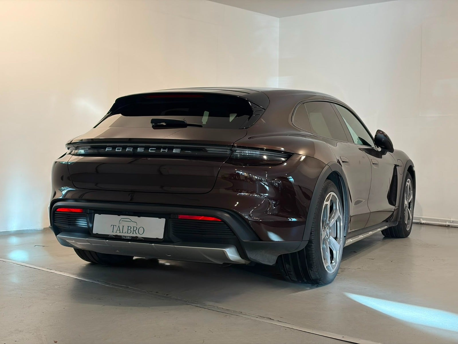 Brun Porsche Taycan 4 fra 2022