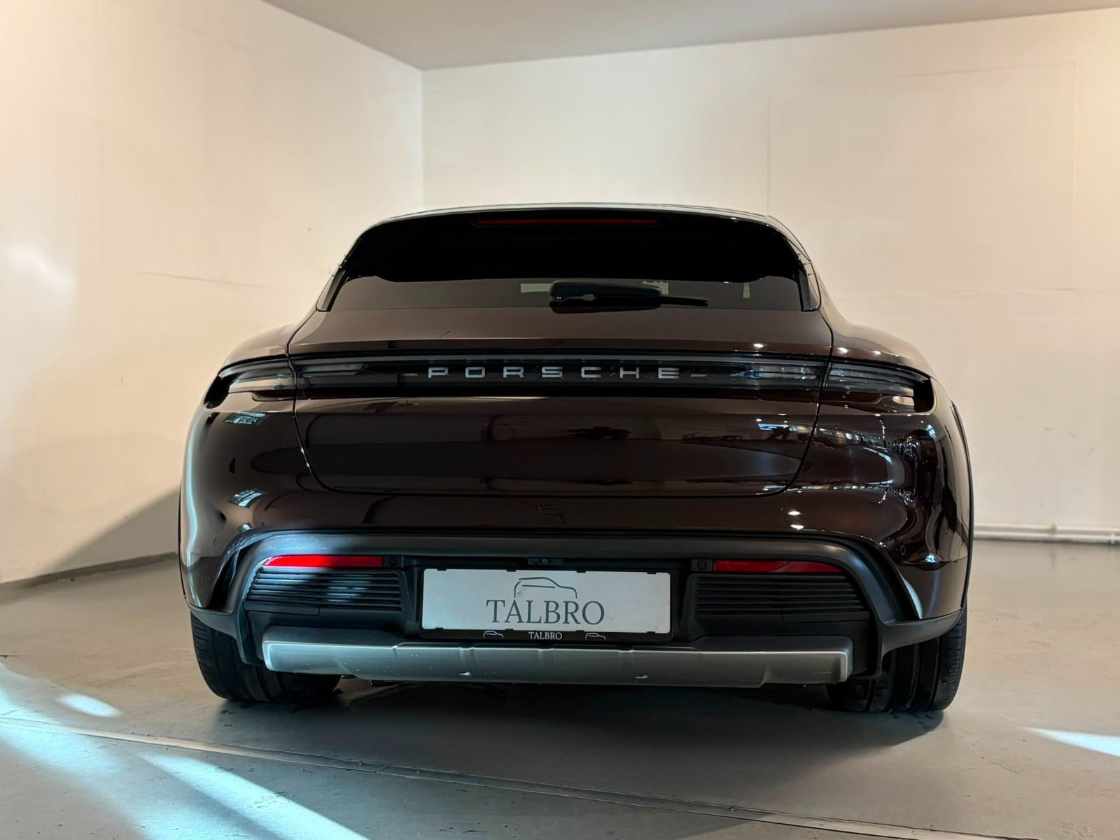 Brun Porsche Taycan 4 fra 2022