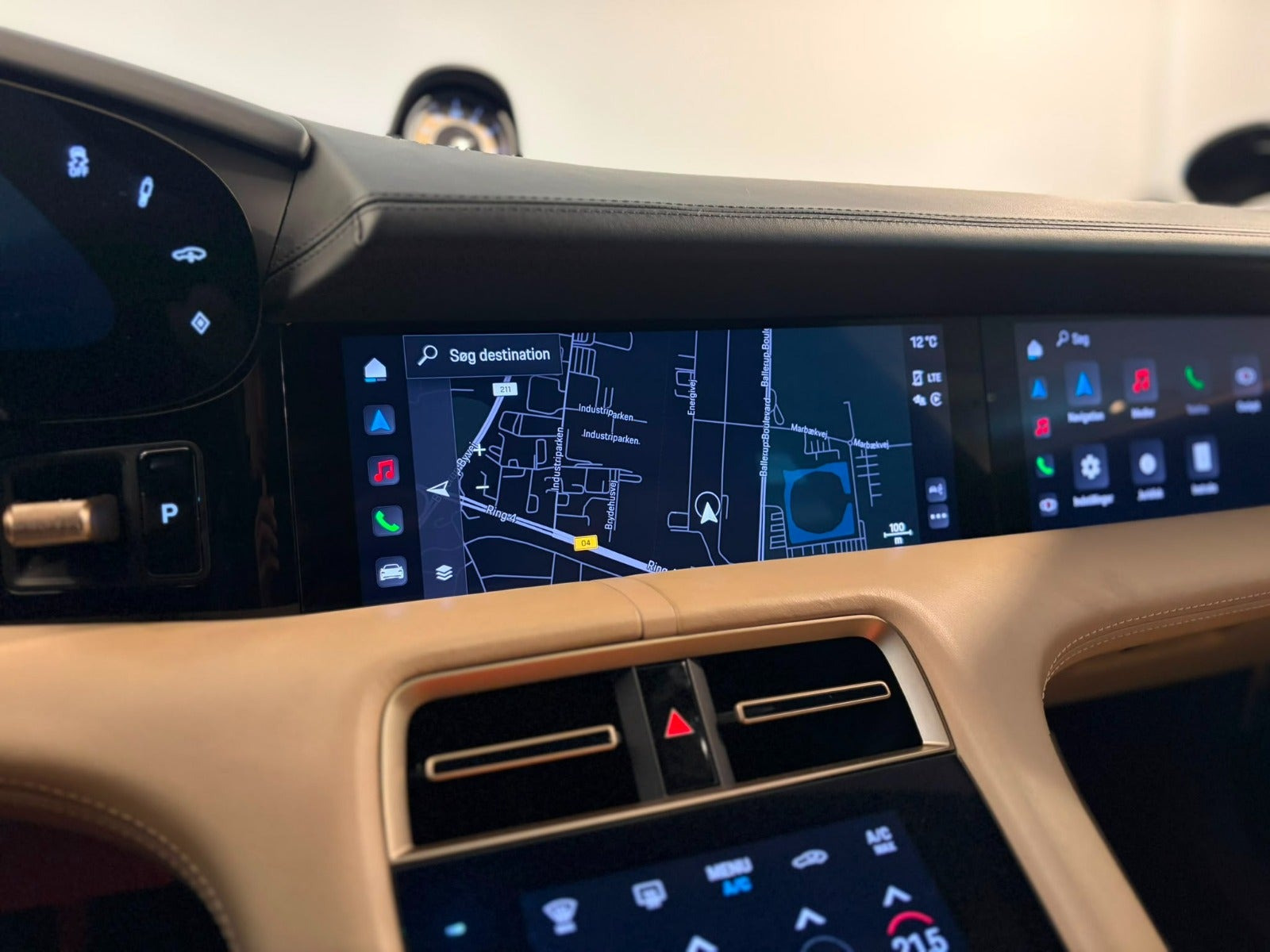 Brun Porsche Taycan 4 fra 2022