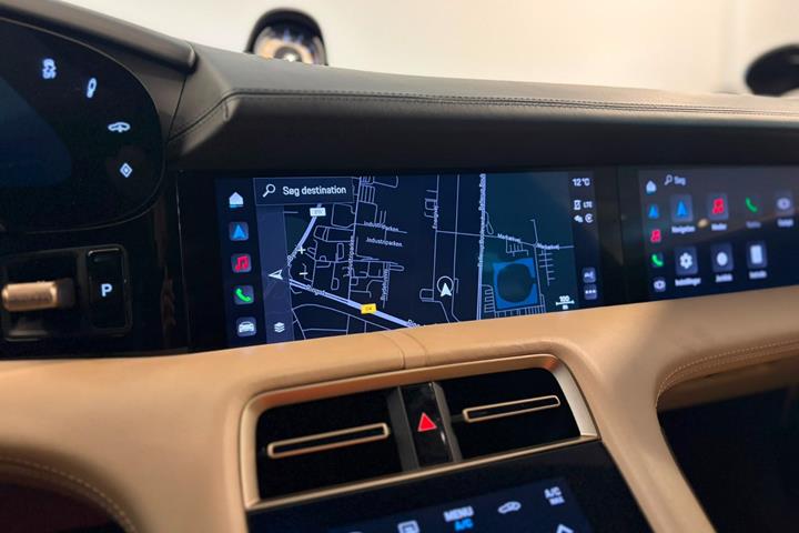 Brun Porsche Taycan 4 fra 2022