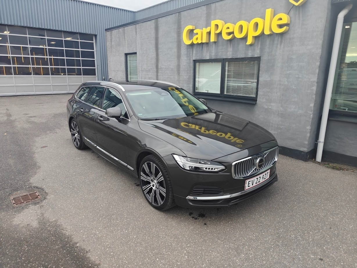 Brun Volvo V90 fra 2022