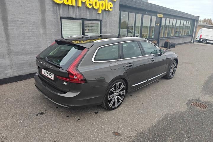 Brun Volvo V90 fra 2022