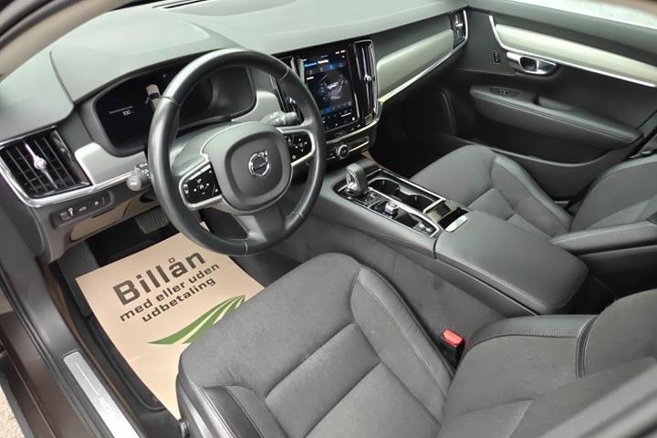 Brun Volvo V90 fra 2022