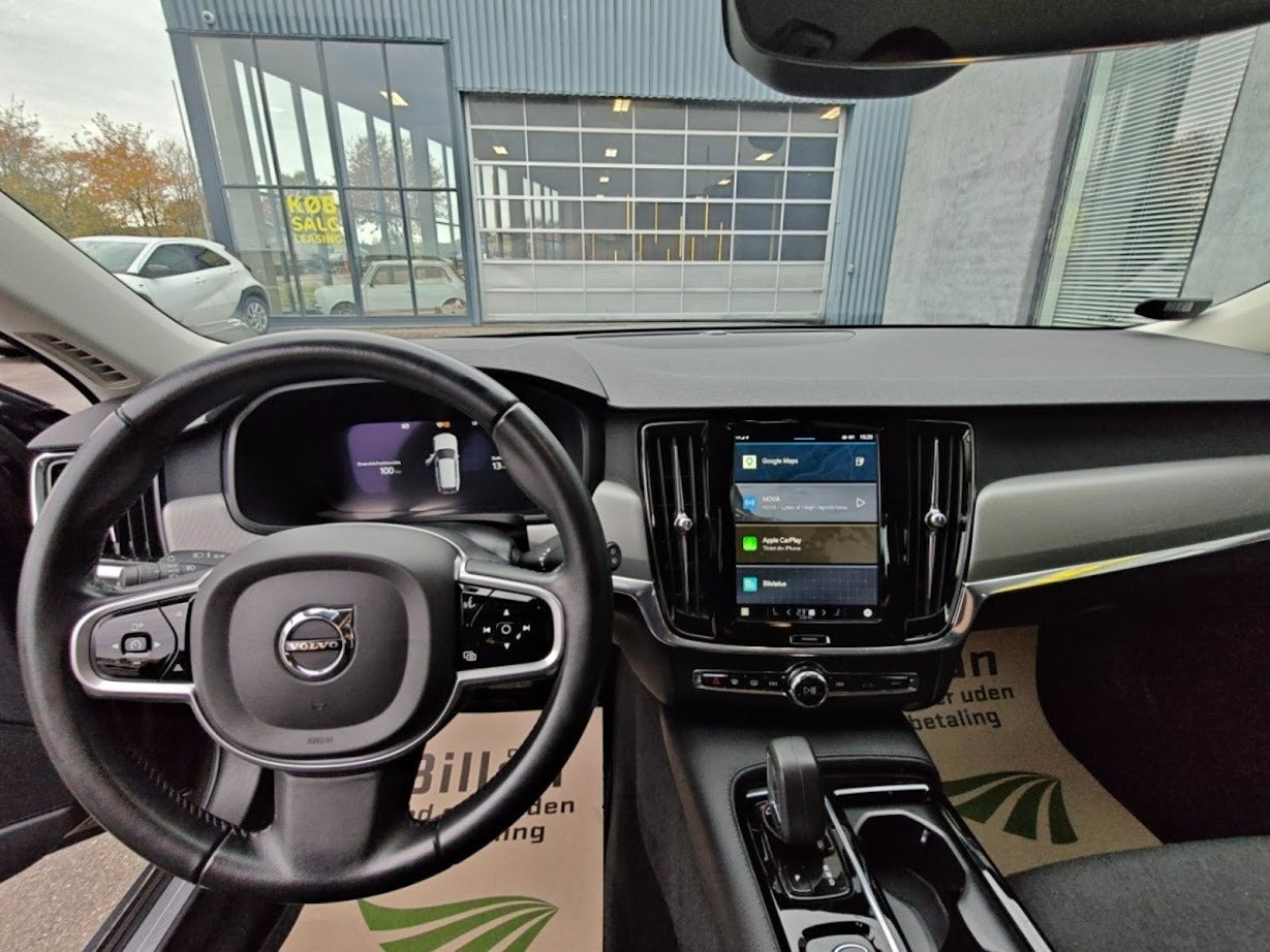 Brun Volvo V90 fra 2022