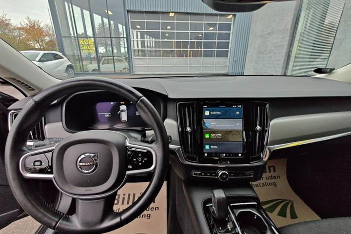 Brun Volvo V90 fra 2022