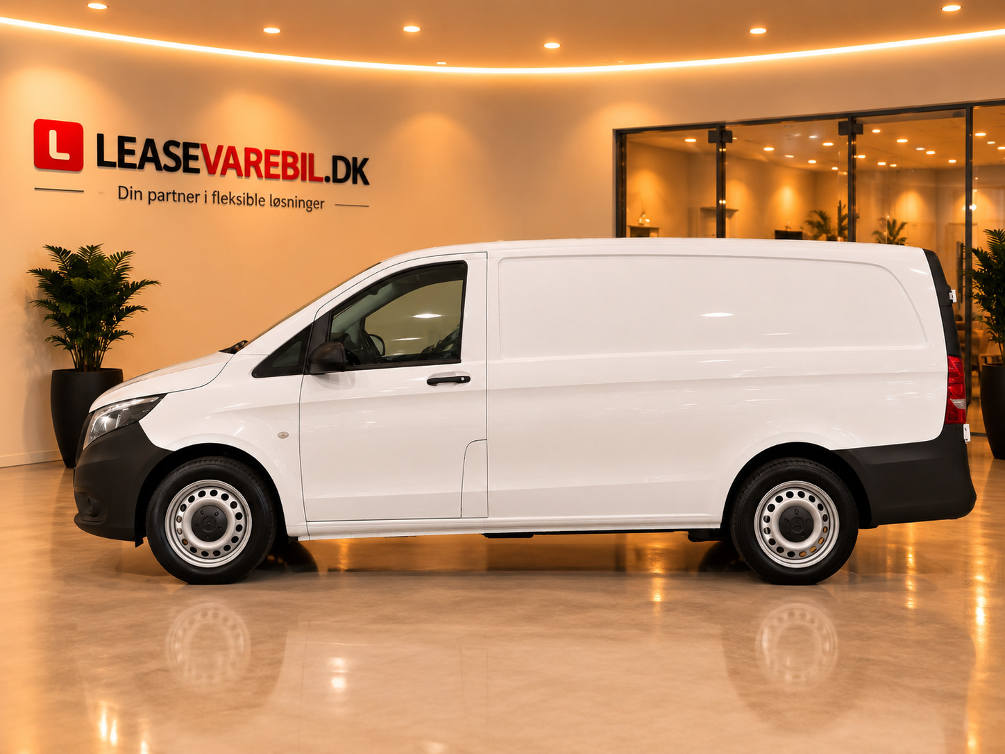 Hvid Mercedes Vito 114 fra 2022