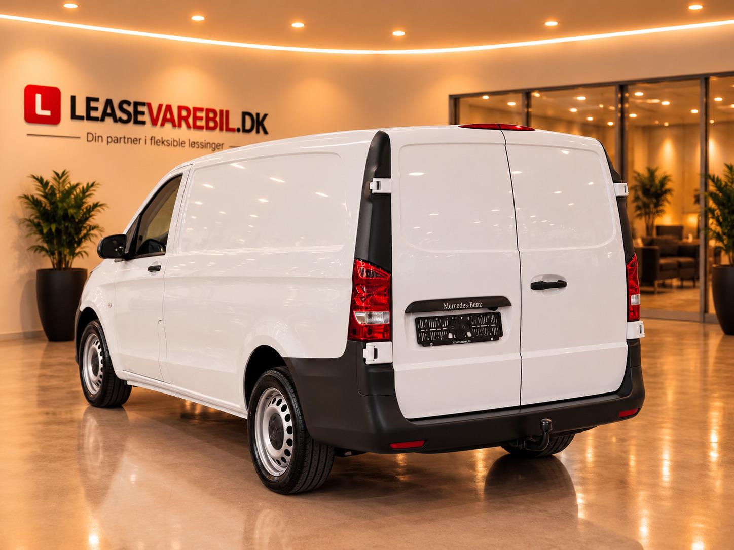 Hvid Mercedes Vito 114 fra 2022