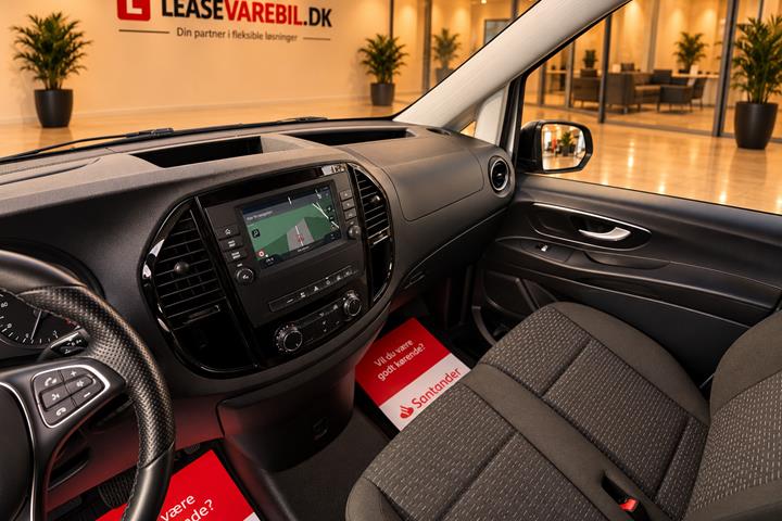 Hvid Mercedes Vito 114 fra 2022