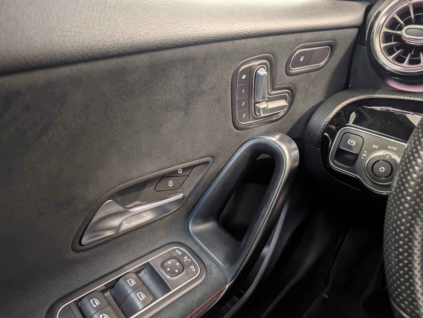 Grå Mercedes A220 fra 2019