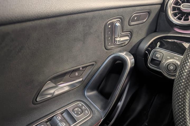 Grå Mercedes A220 fra 2019