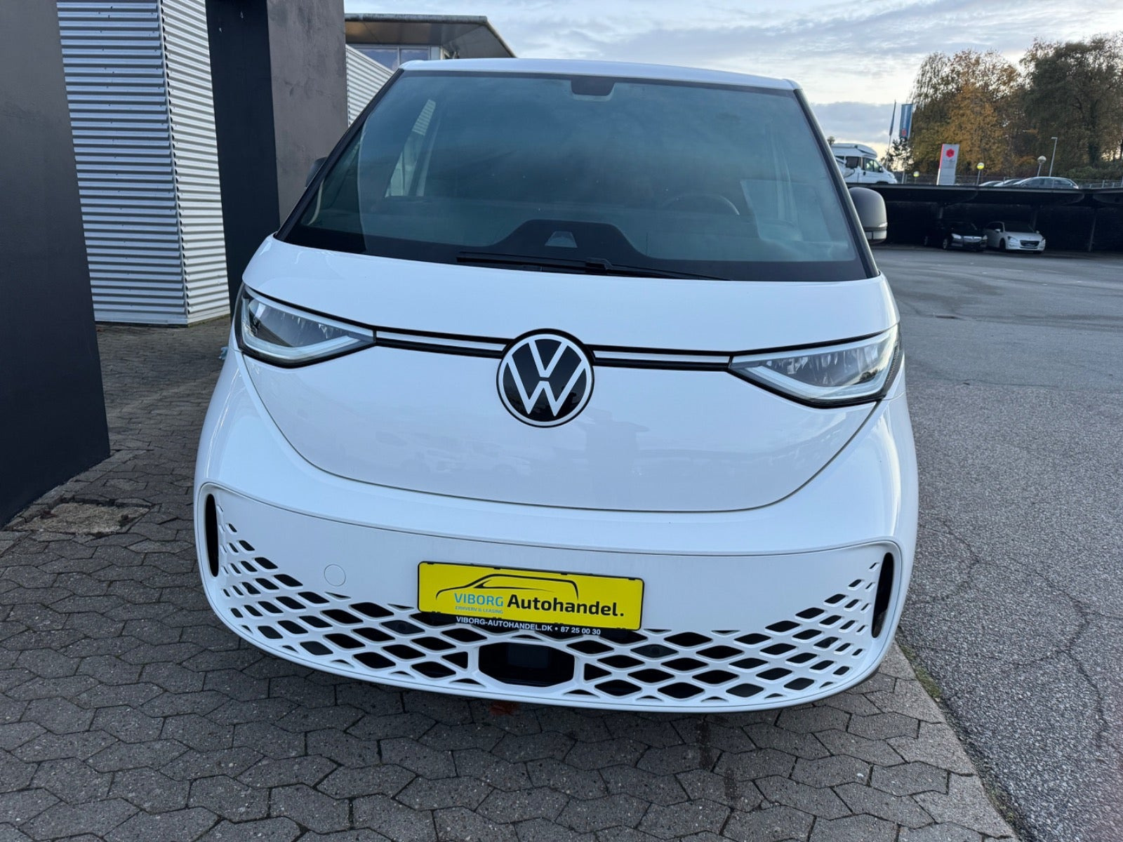 Hvid VW ID.Buzz fra 2024