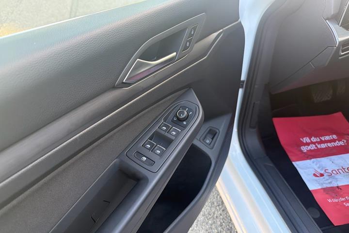 Hvid VW Golf VIII fra 2021
