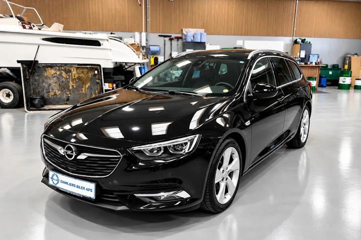 Sort Opel Insignia fra 2018